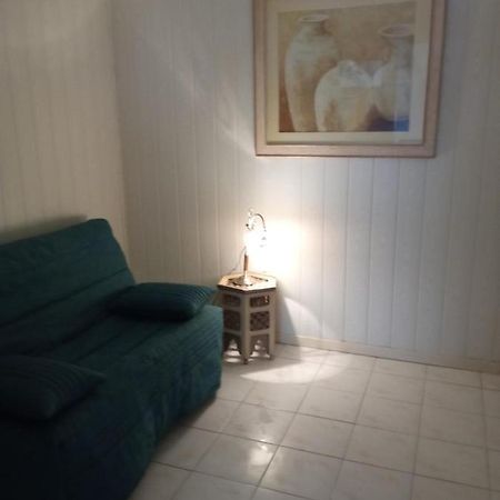 Grand Studio A 2Mn A Pied Des Plages Apartment Meze Bagian luar foto
